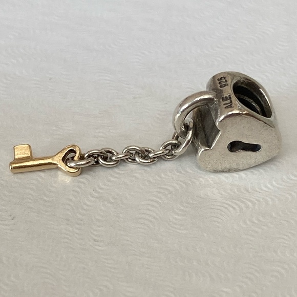 pandora “key to my heart” silver bracelet charm with gold - Picture 2 of 7